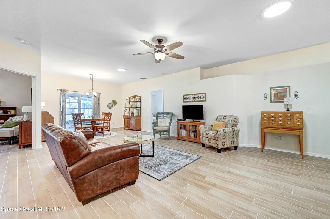 Photo of 868 Villa Drive
