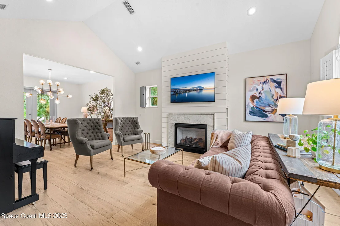 Photo of 5595 Willoughby Drive