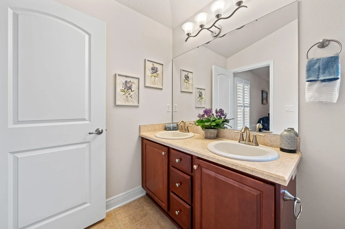 Photo of 122 Ashbury Boulevard