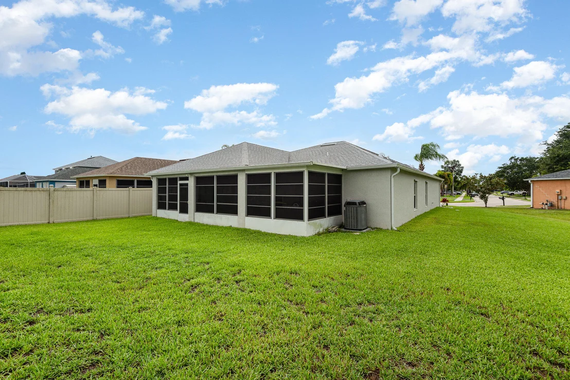Photo of 1167 White Oak Circle