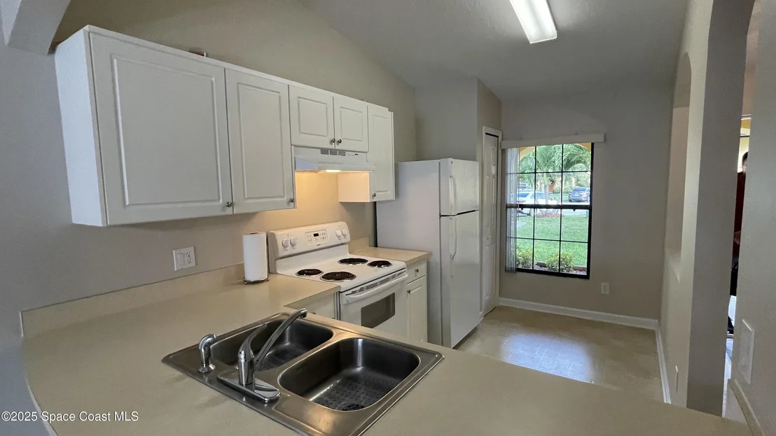 Photo of Unit 103 at 975 Luminary Circle