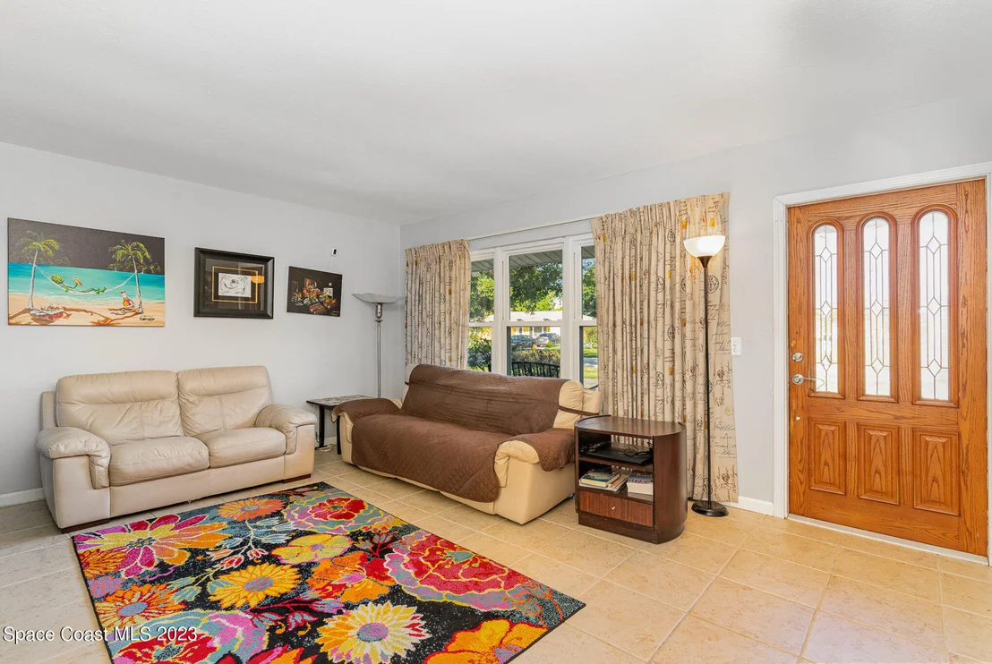 Photo of 1431 Mariposa Drive NE