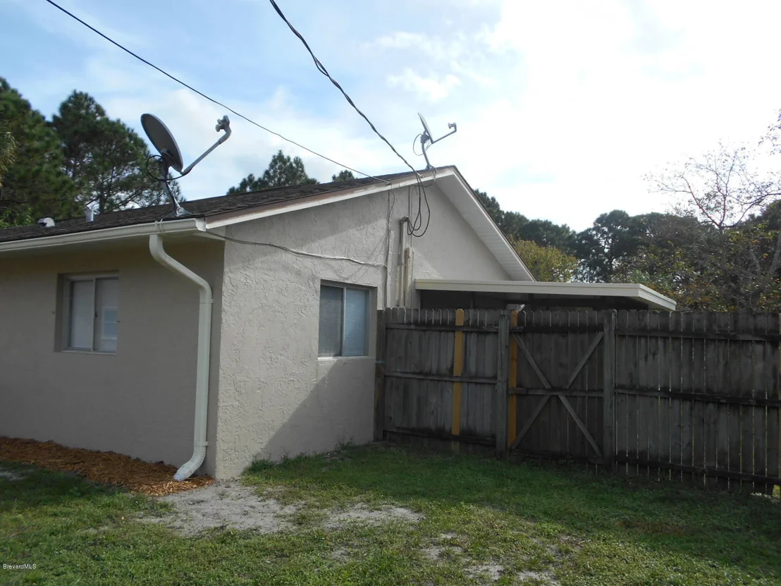 Photo of 711 SE Airoso Road