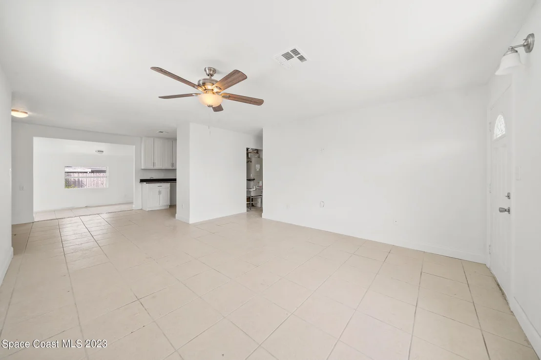 Photo of 716 Cadez Street NE