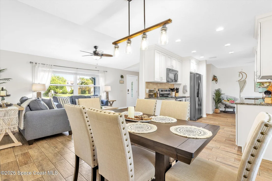 Photo of 233 Cinnamon Lake Circle