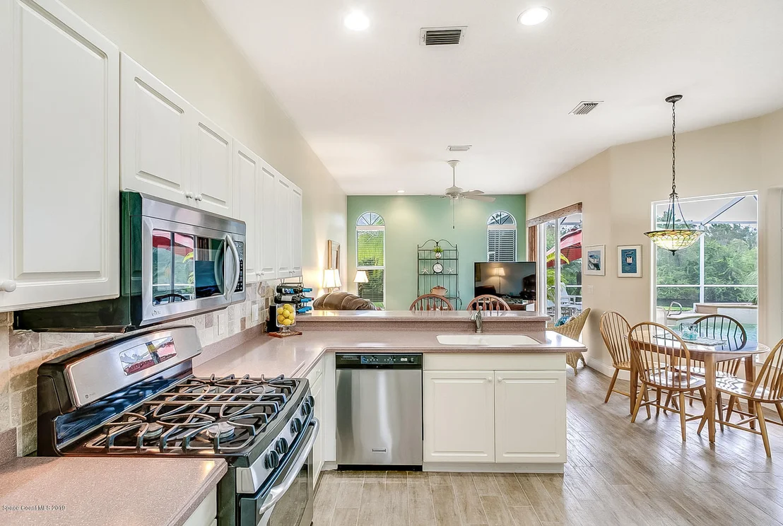 Photo of 925 Palm Brook Drive