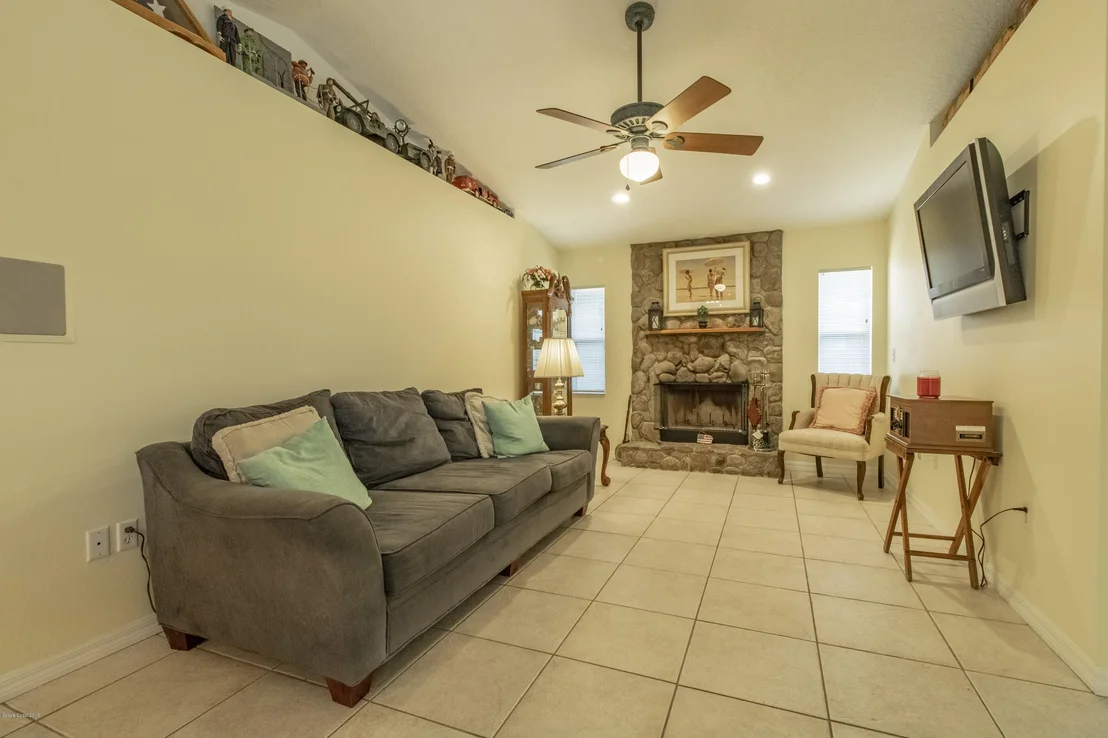 Photo of 6281 Golfview Avenue