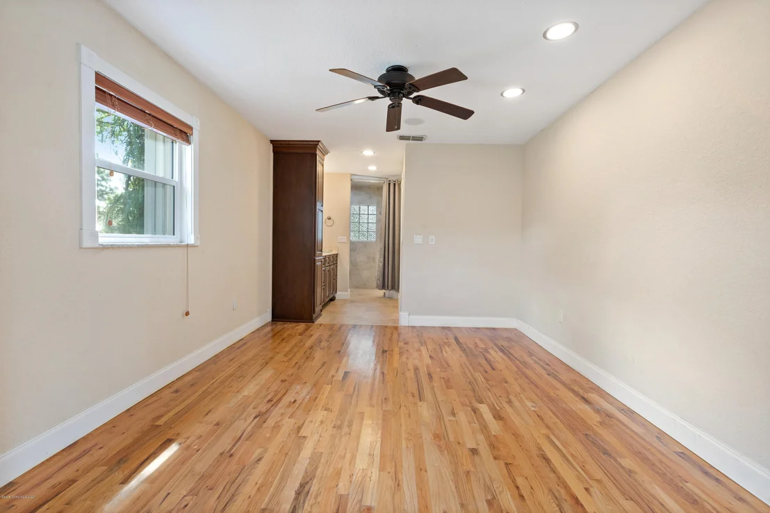 Photo of 839 Knecht Road NE
