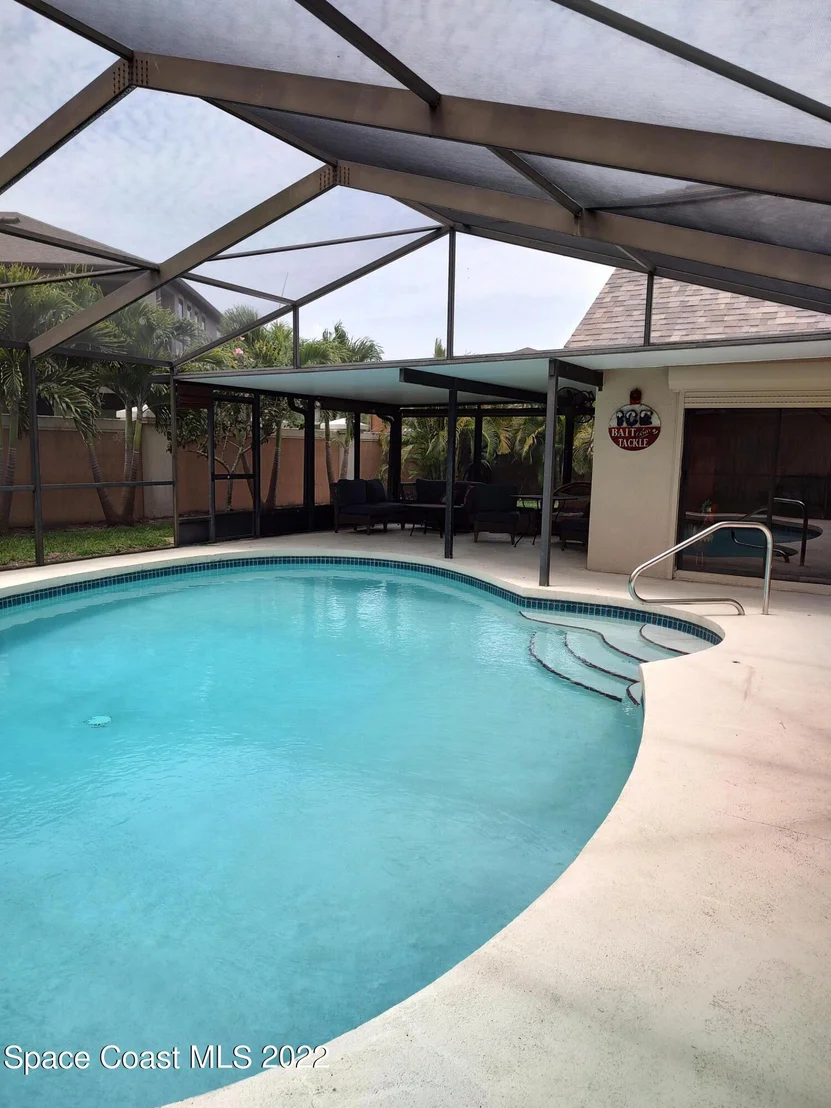 Photo of 1231 W Walnut Grove Way
