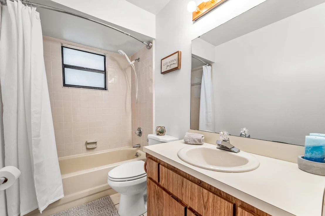 Photo of 877 Yellow Pine Avenue