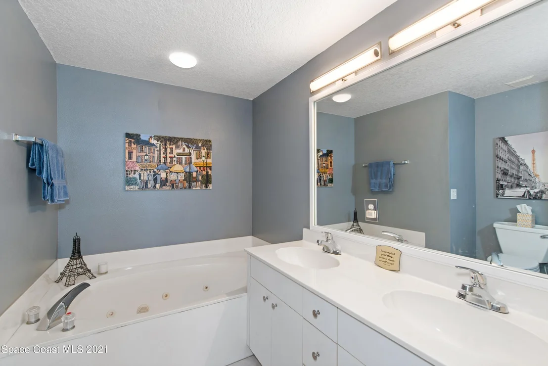 Photo of Unit 603 at 100 Riverside Drive