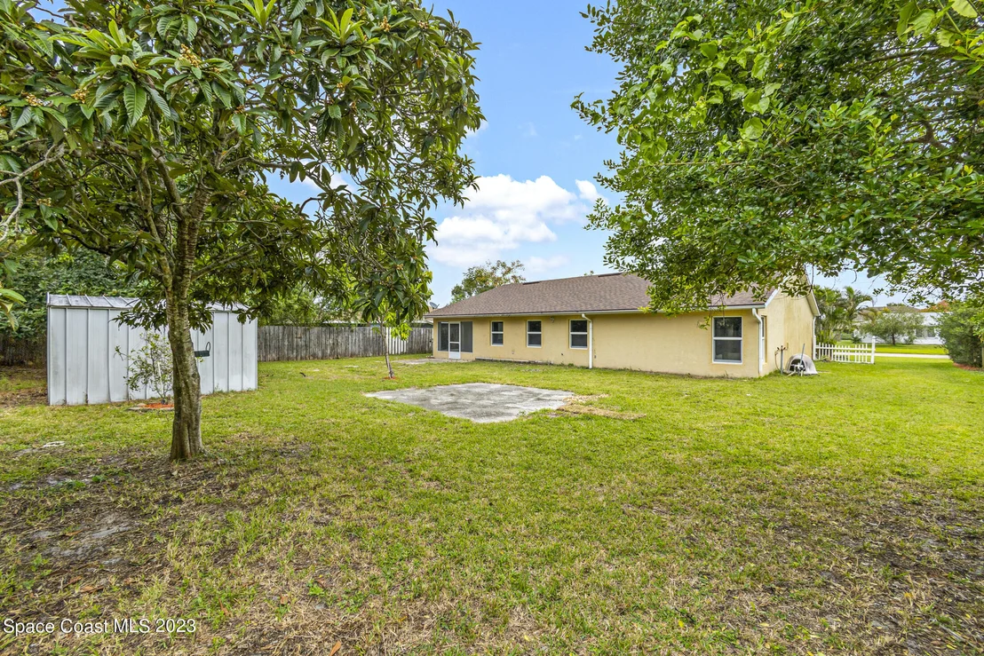 Photo of 1070 Mariposa Drive NE