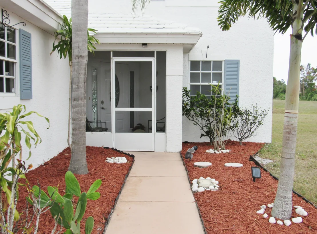 Photo of 969 NE Wateroak Drive