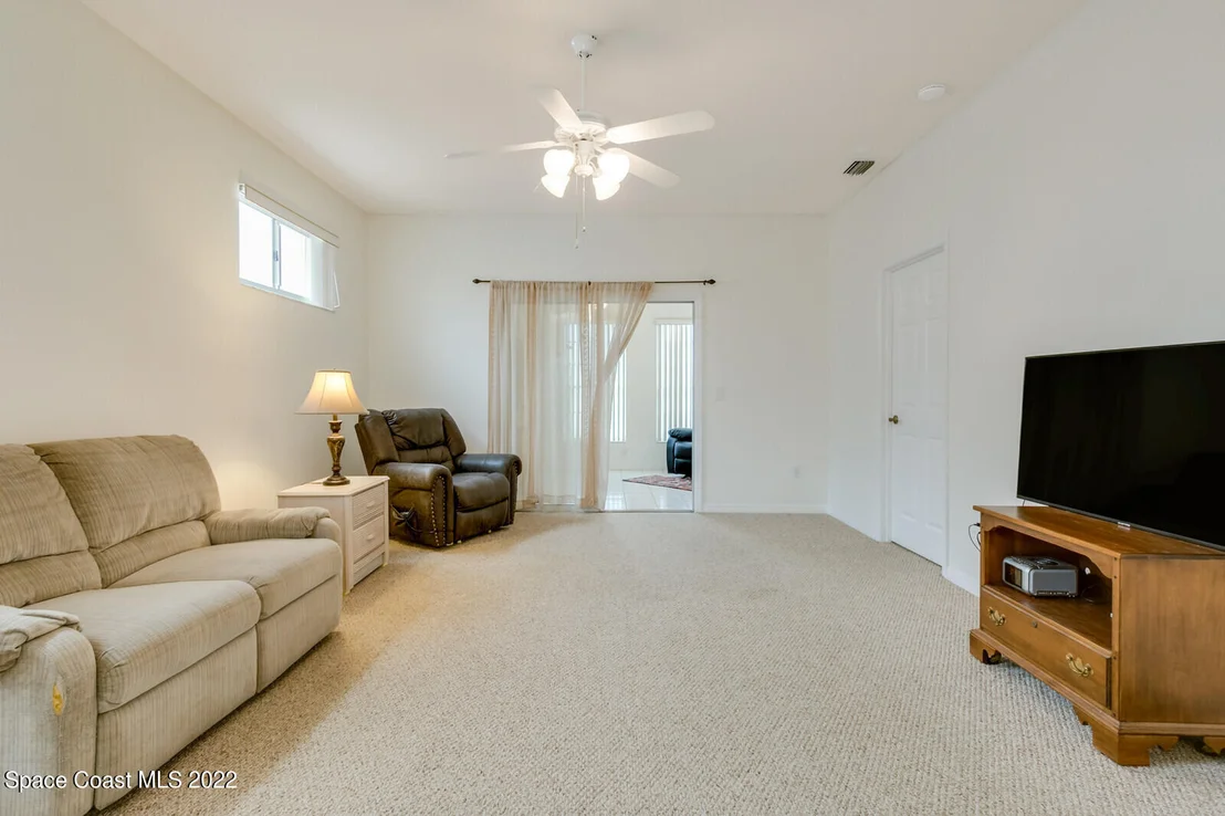 Photo of 991 S Fork Circle