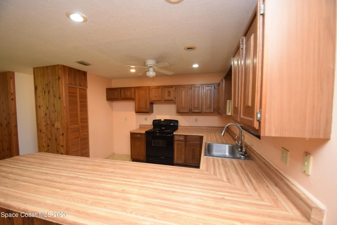 Photo of 2660 Weber Road