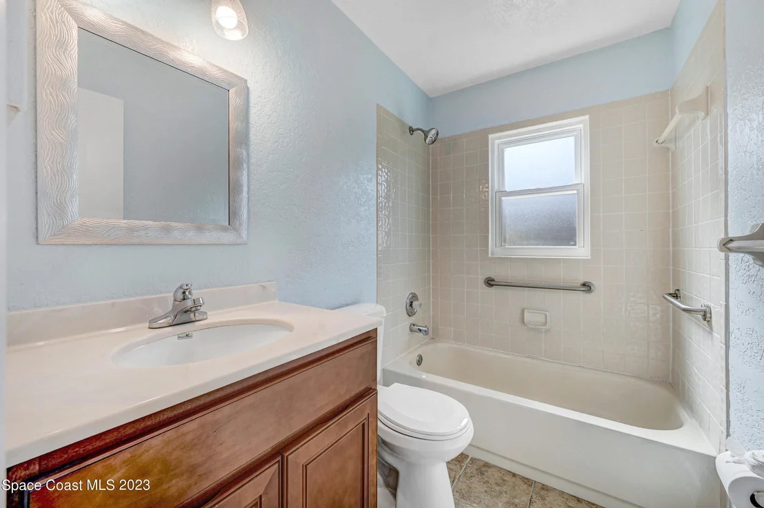 Photo of 781 Arundo Avenue NE