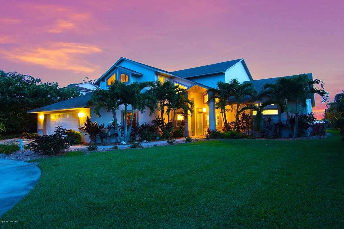 Photo of 5870 Riverside Drive