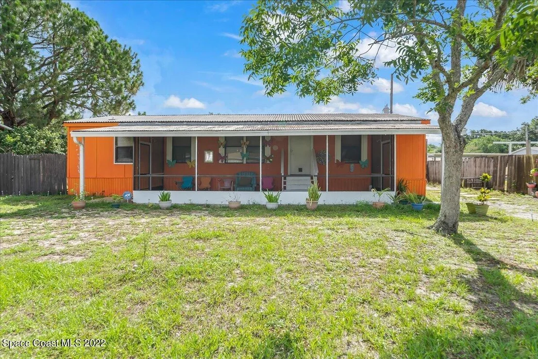 Photo of 6850 Columbine Drive