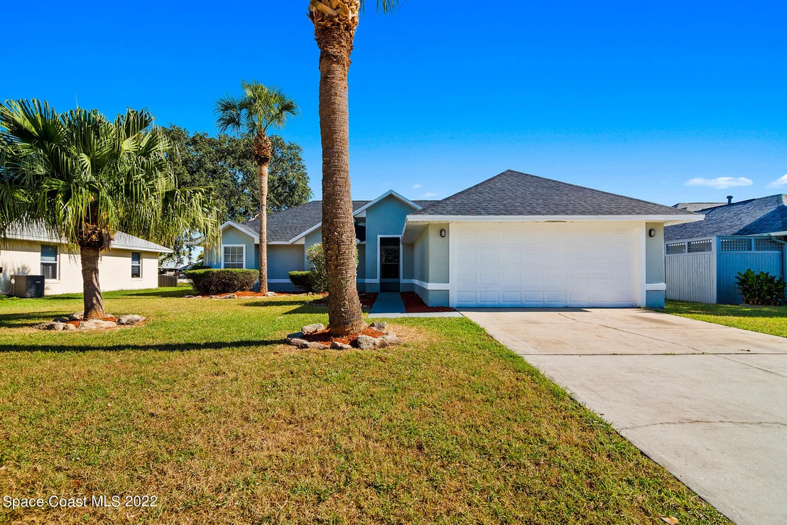 Photo of 1344 Heritage Acres Boulevard