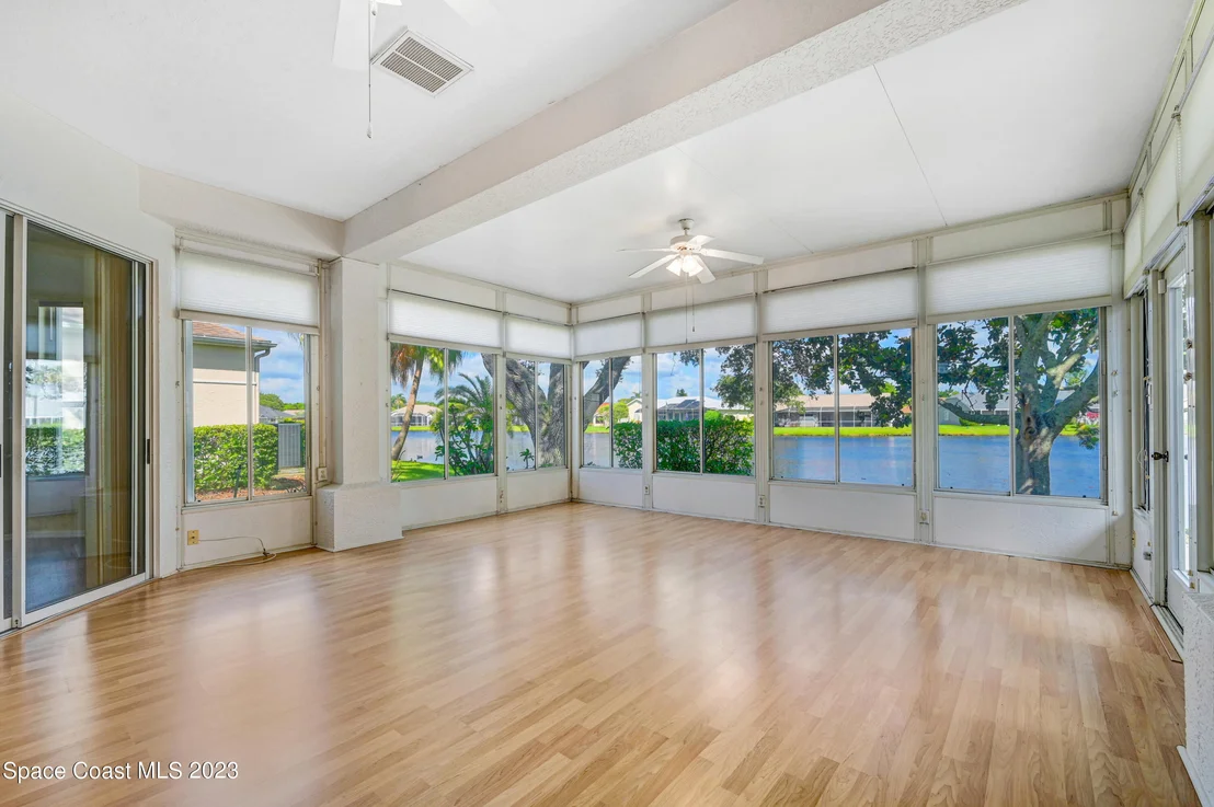 Photo of 954 Somerset Lane