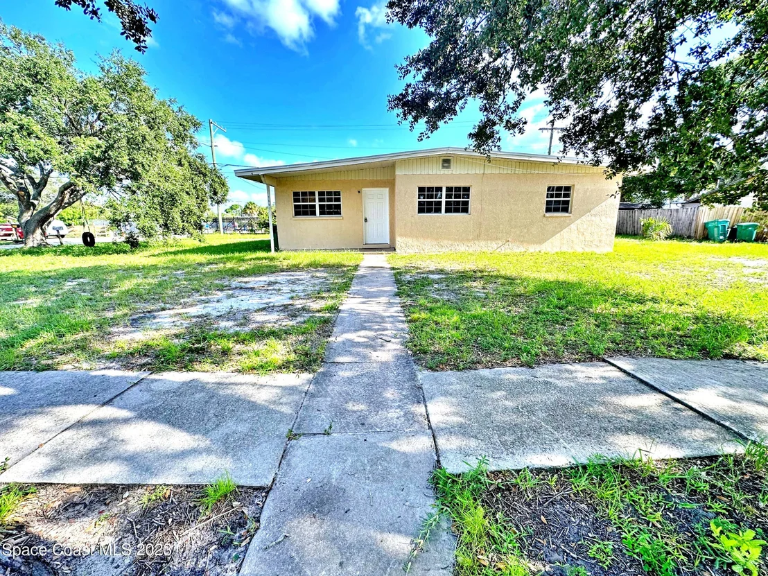 Photo of 1802 Cambridge Drive