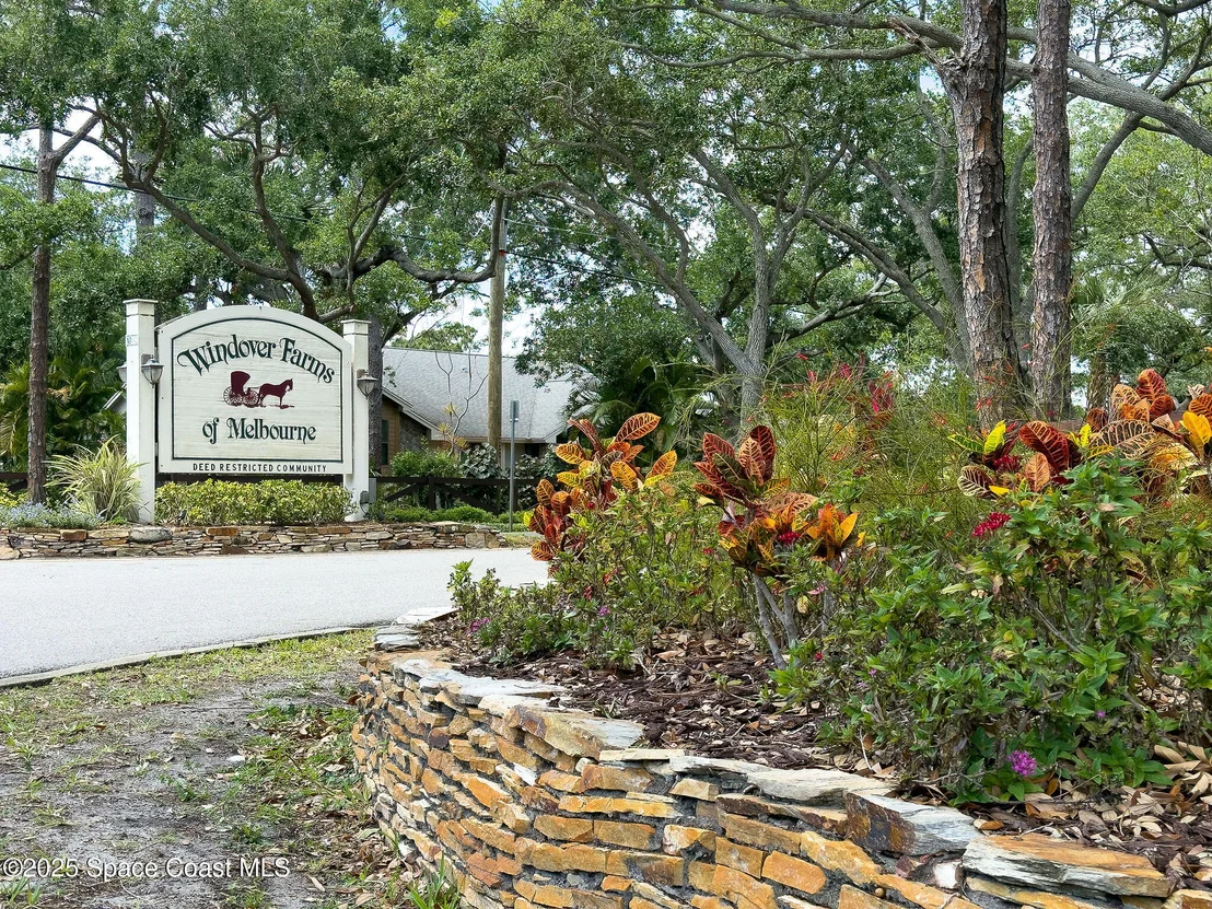 Photo of 4741 Canard Road