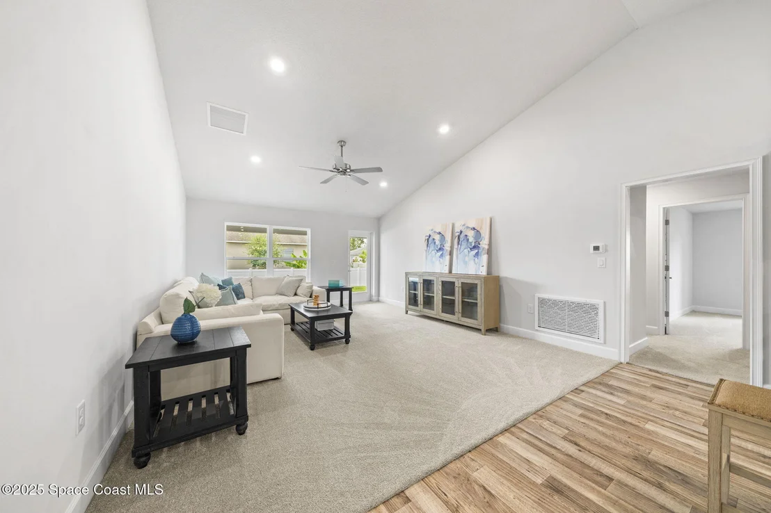 Photo of 920 Lyons Circle NW
