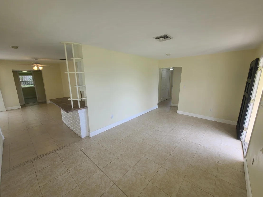 Photo of 408 Iris Lane