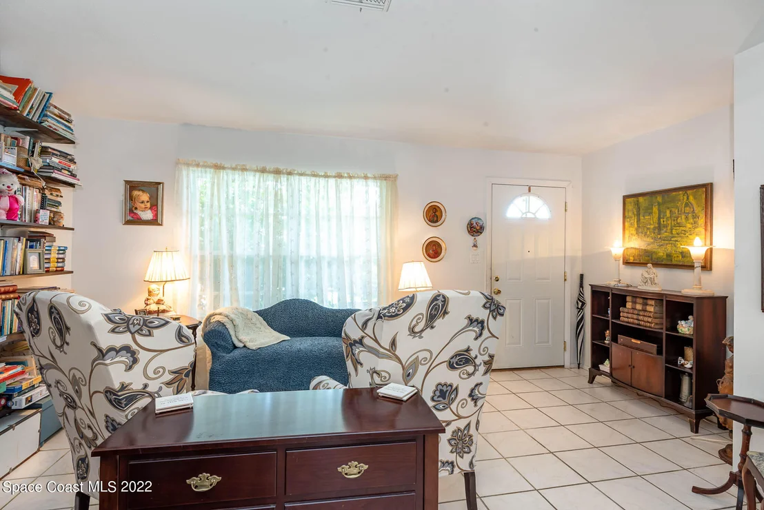 Photo of 834 Mohawk Avenue