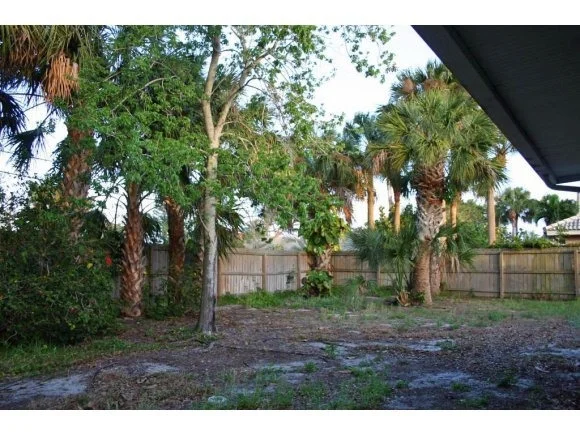 Photo of 2141 N Riverside