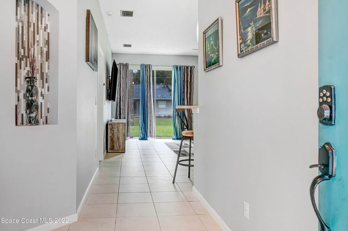 Photo of 880 Lyons Circle NW