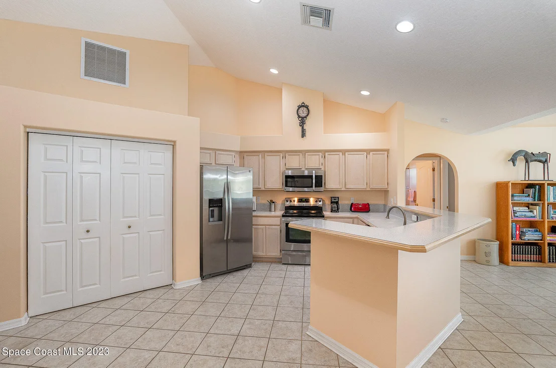 Photo of 498 Kimberly Drive