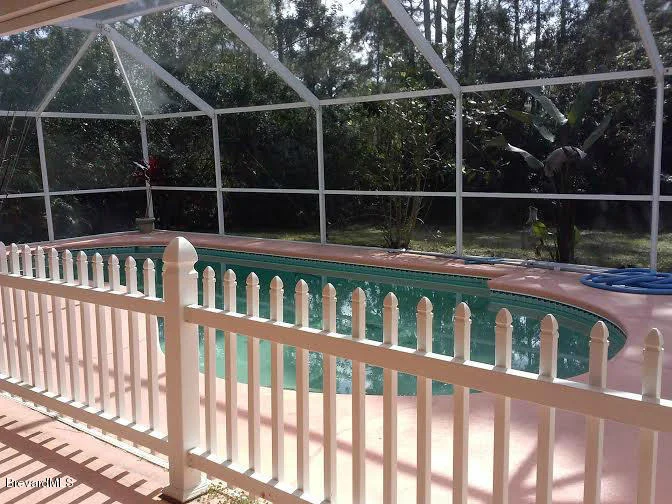 Photo of 2075 Vally Road