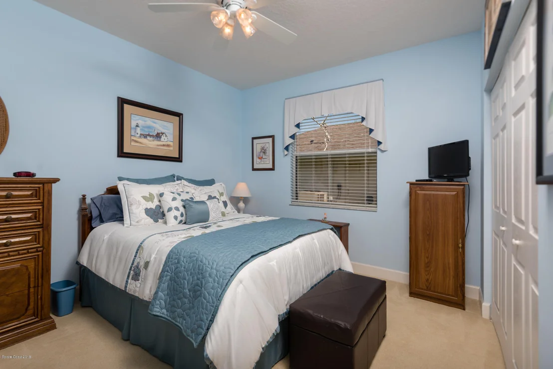 Photo of 1737 Windbrook Drive SE