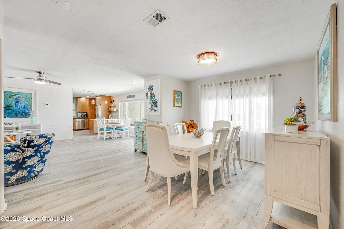 Photo of 452 Cardinal Drive