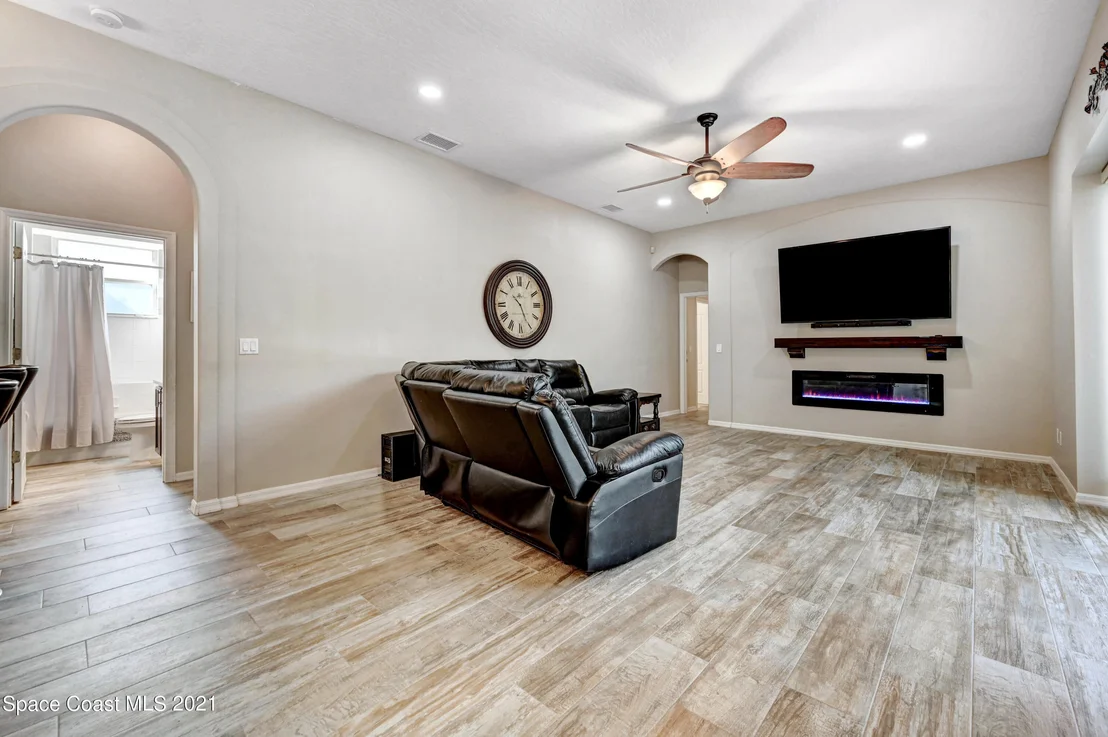 Photo of 5917 Newbury Circle