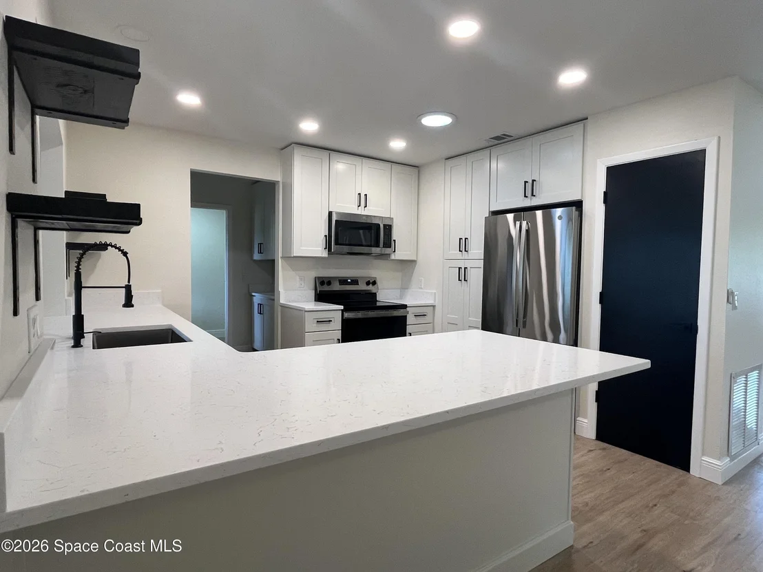 Photo of 1171 Riviera Drive NE
