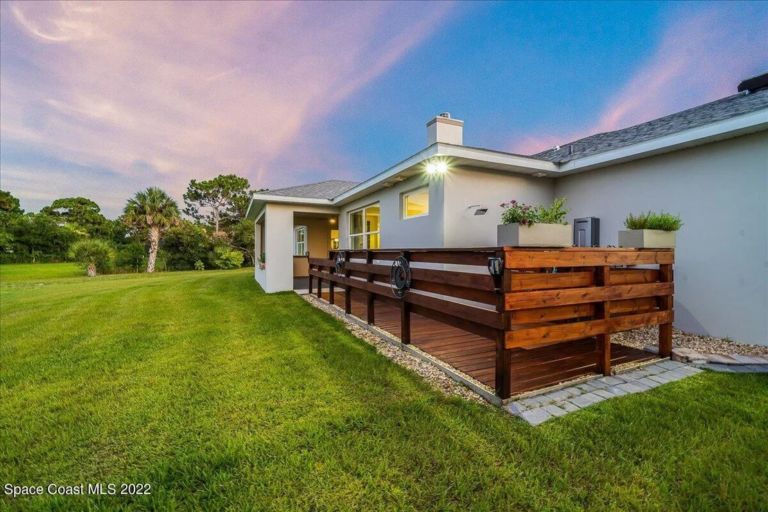 Photo of 1493 Weir Street