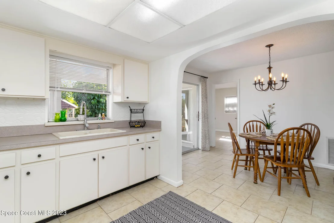 Photo of 2095 Montgomery Road