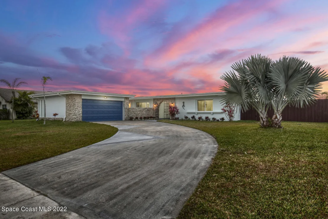 Photo of 760 Pebble Beach Avenue NE
