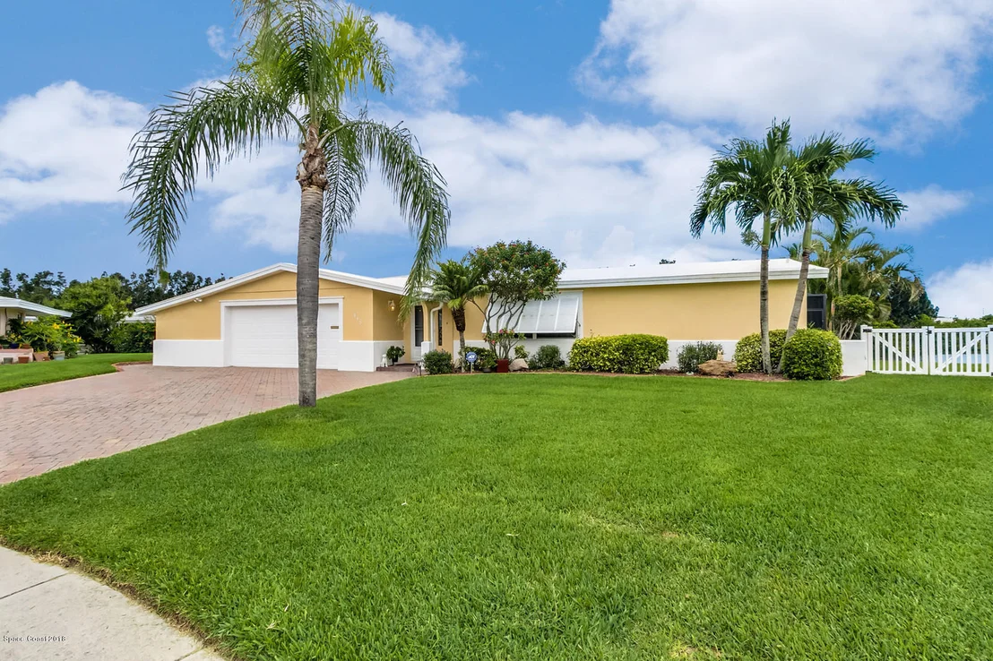 Photo of 449 Thrush Drive