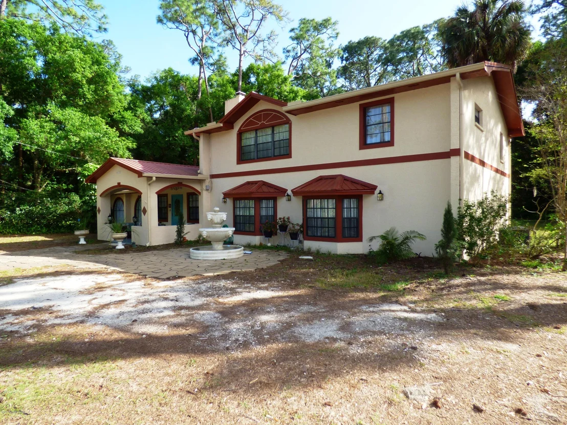 Photo of 6737 Sheridan Road