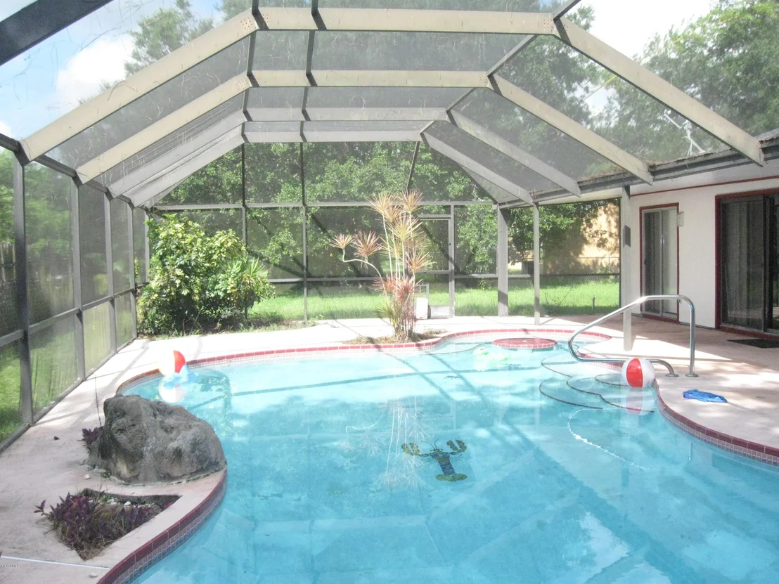 Photo of 951 NE Mariposa Drive