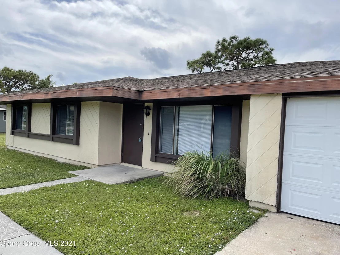 Photo of 1199 Riviera Drive NE