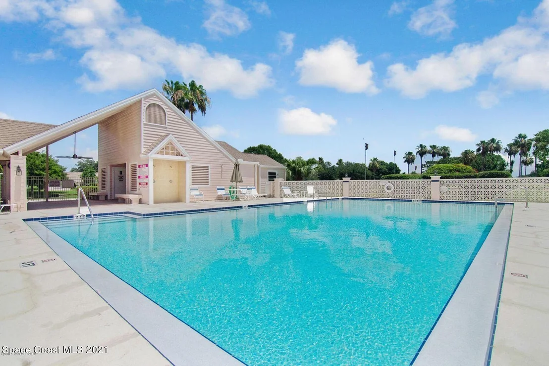Photo of 863 Ridge Lake Drive