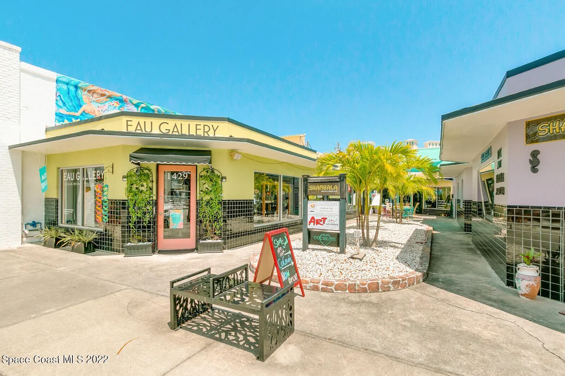 Photo of 2205 Lakeview Drive