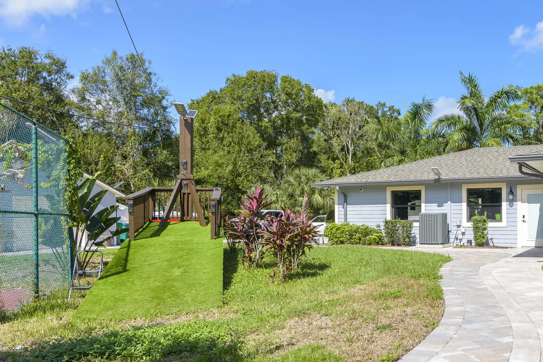 Photo of 4085 Lake Washington Road