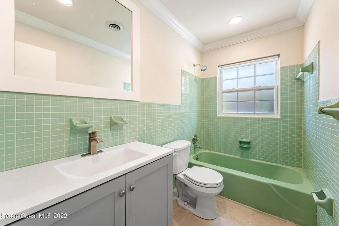Photo of 335 1st Avenue