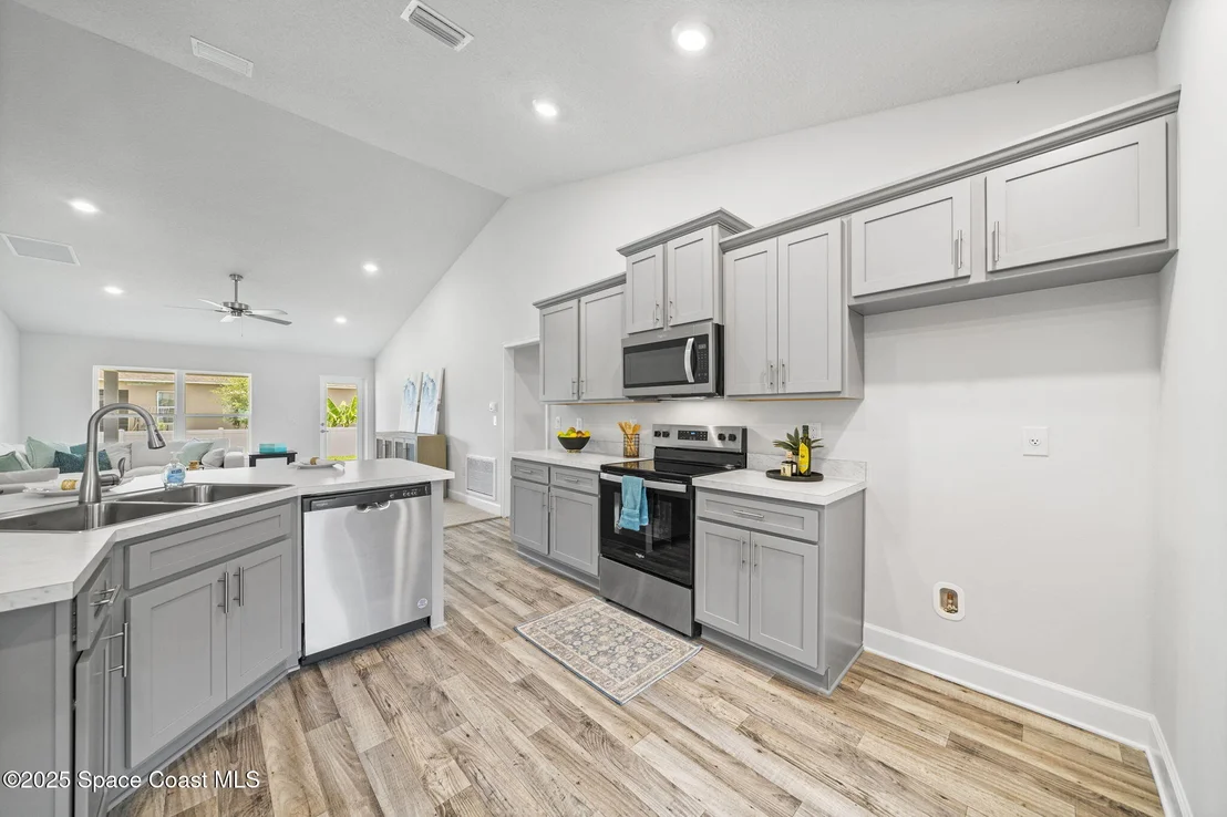 Photo of 920 Lyons Circle NW