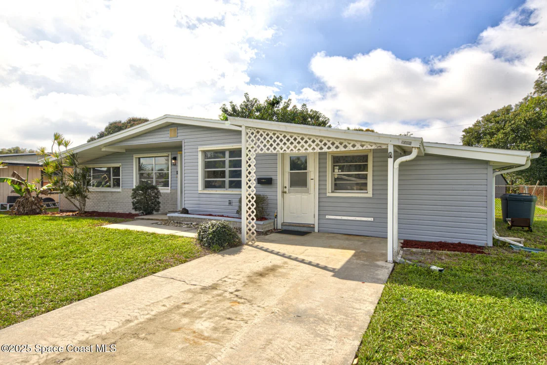 Photo of 2433 Allan Adale Road